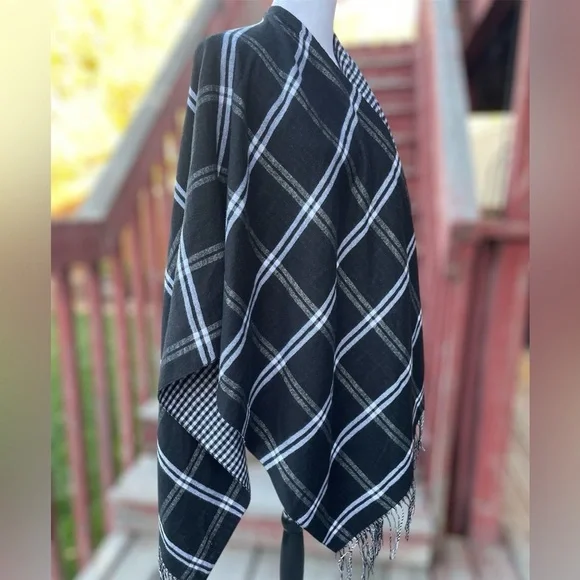 Jones New York Plaid Shrug - Picture 4 of 8